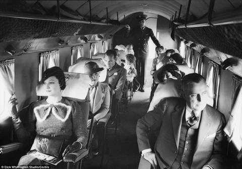 Ảnh hiếm trên những chuyến bay gần 100 năm trước