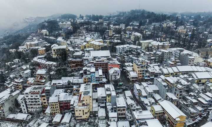 Toàn cảnh Sa Pa trắng xoá nhìn từ trên cao