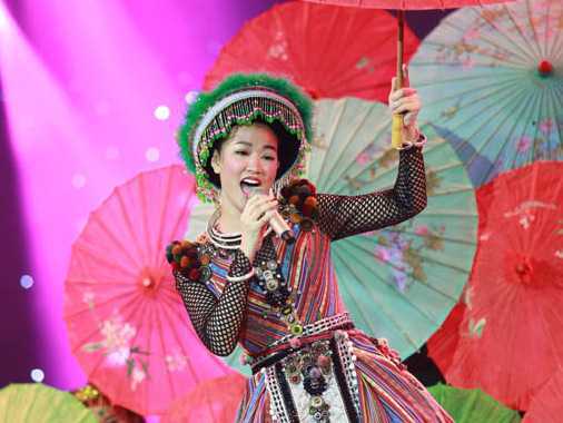 Maya dễ thương khi hoá thân thành cô gái dân tộc Thái