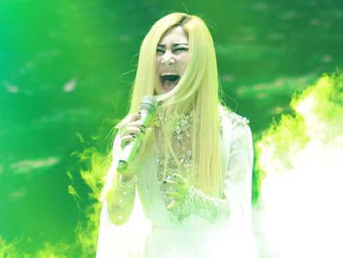 Hương Tràm lột xác với 'Trên đỉnh Phù Vân'