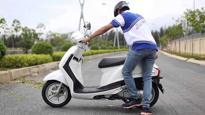 Mẹo khởi động xe máy trong ngày giá lạnh