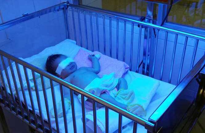 Mẹ cắn đứt rời ngón tay con hai ngày tuổi cho dễ nuôi