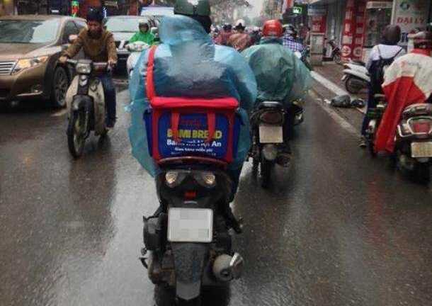 Dịch vụ giao hàng 'hét giá' gấp đôi vẫn không hết việc