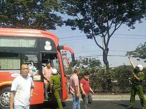 Nổ súng chỉ thiên buộc dừng xe khách: Cảnh sát không sai