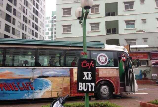 Độc đáo chiếc xe buýt bán cà phê ở Hà Nội