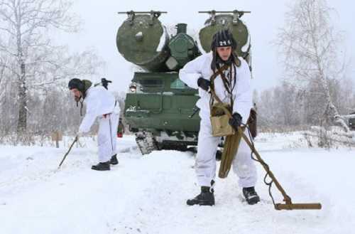 Xem lính Nga tháo mìn hộ tống tên lửa phòng không S-300V