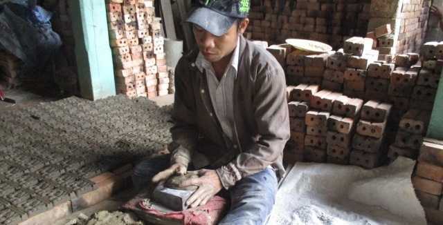 Mục sở thị nghề 'sinh' ông Táo