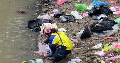 Hãi hùng cảnh dân đất Cảng tiễn ông Công, ông Táo về trời