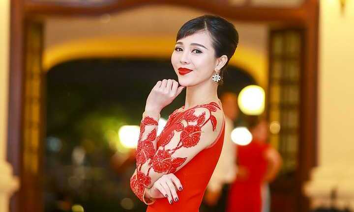 Á hậu Trà Giang khoe vẻ đẹp dịu dàng với áo dài