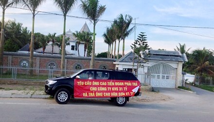 Từ Hà Nội vào Thanh Hóa căng băng rôn đòi nợ 'đại gia'