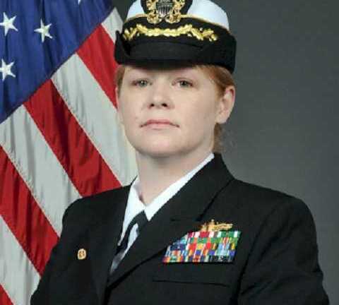 Nữ hạm trưởng chỉ huy tàu chiến Mỹ áp sát đảo Tri Tôn của Việt Nam là ai?