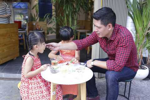Bình Minh khoe hạnh phúc viên mãn với vợ đẹp con khôn