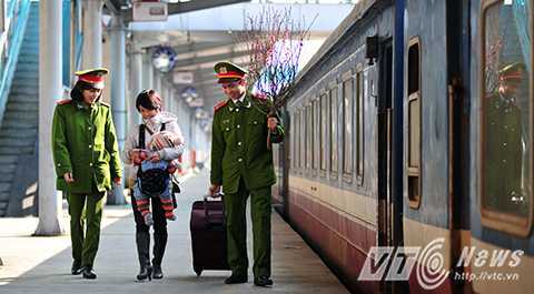 Sân ga chiều cuối năm