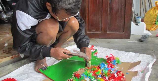 Đến Thanh Tiên xem nghề làm hoa giấy Tết