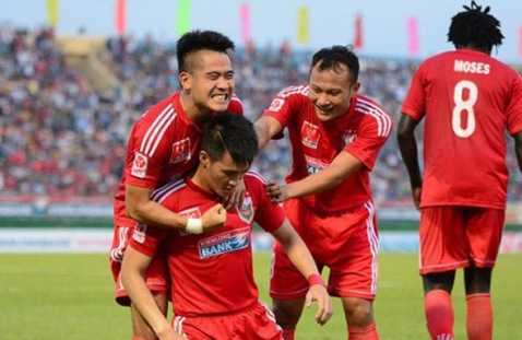 Khổ như cầu thủ Việt ngày Tết