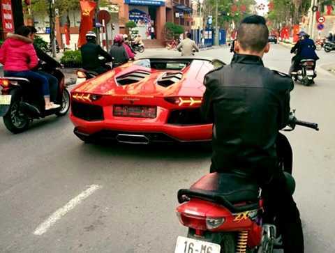 Ngắm xe hơi hàng 'độc' thảnh thơi ra đường ngày Tết