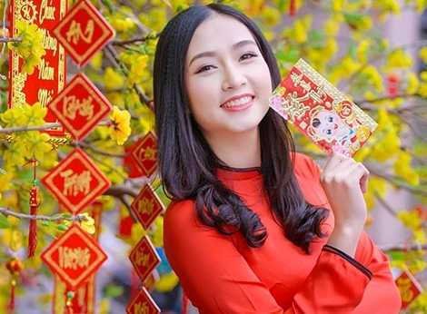 Hot girl Đại học Bách Khoa xinh đẹp đam mê bóng đá