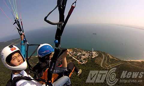 Lên Sơn Trà bay dù lượn ngắm Đà Nẵng từ trên cao