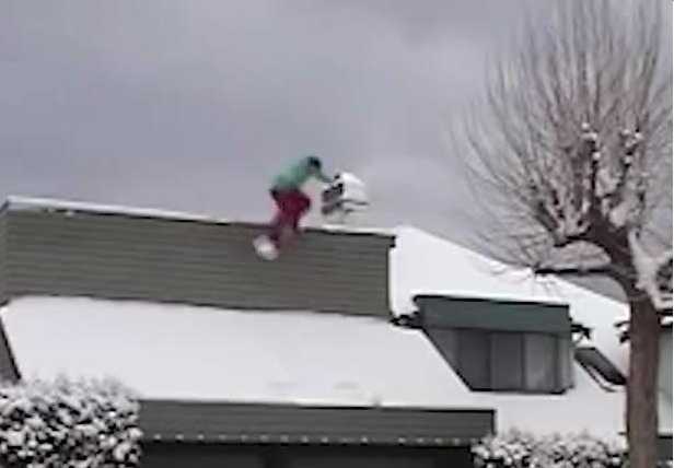 Clip: Trượt tuyết từ nóc nhà và cái kết ‘đắng’
