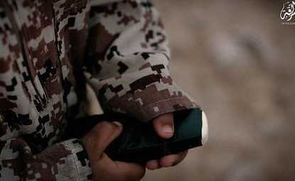 Phiến quân IS 4 tuổi kích hoạt nổ tung xe chở tù nhân