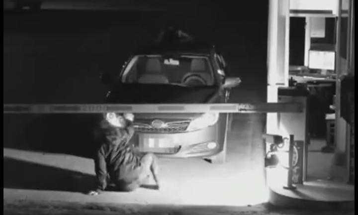 Clip: Tài xế ‘ma’ dùng thuật ẩn thân dọa bảo vệ chạy 'té khói'