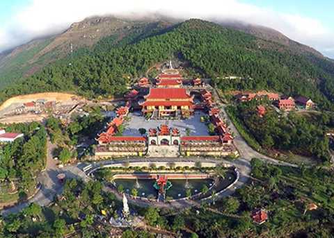 Nhiều đền, chùa lớn khai hội sau kỳ nghỉ Tết