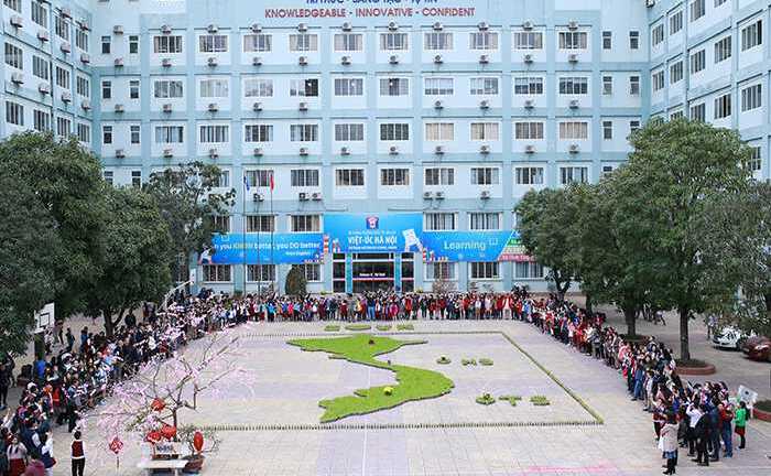 Học sinh Hà Thành xếp hình bản đồ Việt Nam bằng hơn 10.000 chậu mạ non