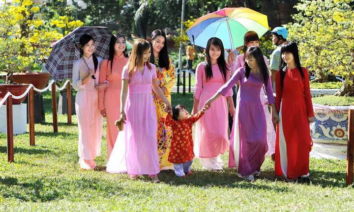 Muốn kinh tế hội nhập, cần bỏ Tết Âm lịch