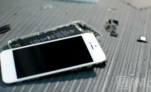 Vì sao iPhone rất dễ hỏng khi mang sửa?