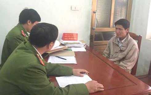 Lăng mạ, khóa cửa nhốt 3 công an xã trong nhà mình