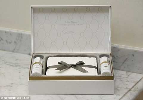 Giấy vệ sinh siêu đắt 6,5 triệu đồng/bộ