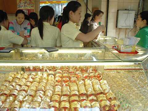 Giá vàng tăng vọt sau chuỗi ngày giảm sâu