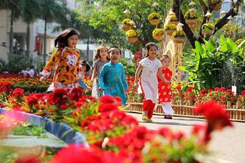 Những hệ luỵ khủng khiếp của Tết âm lịch: Sớm có lộ trình gộp vào Tết dương lịch