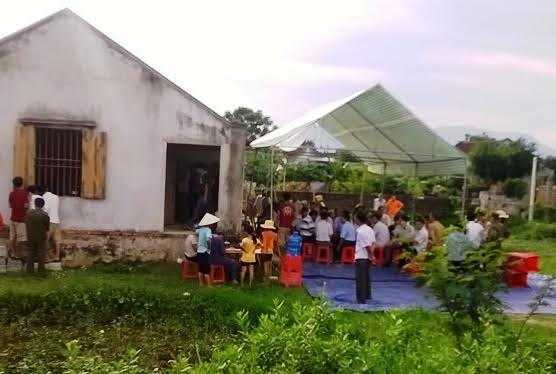 Nghịch tử đâm thủng bụng cha ruột