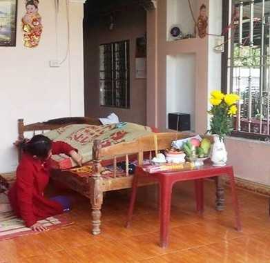 Người đàn ông chết trong tư thế trói chân cạnh bình gas mở van