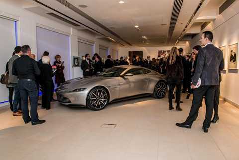 Aston Martin DB10 của James Bond đấu giá 3,5 triệu USD