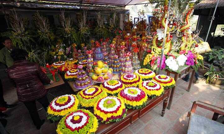 Choáng với mâm lễ 'khủng' ở lễ hội đền Trần