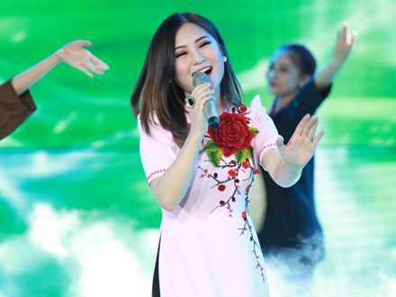 Hương Tràm liều lĩnh làm mới 'Quảng Bình quê ta ơi'