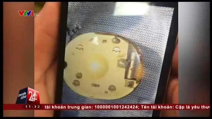 Video: Lại phát hiện thiết bị điện tử lạ trong áo trẻ em