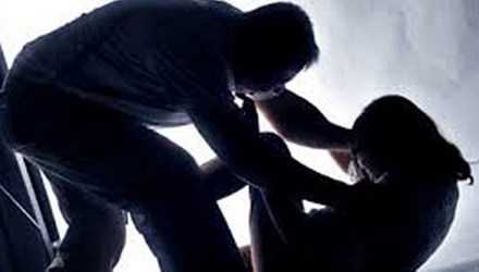 'Yêu râu xanh nhí' cưỡng hiếp nữ sinh lớp 7 còn quay clip tống tiền