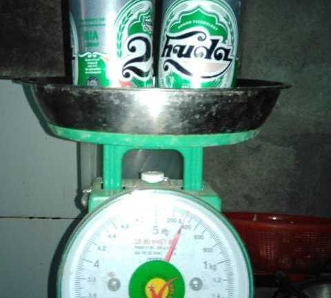 Hàng loạt lon bia Huda bị 'ăn bớt' dung tích