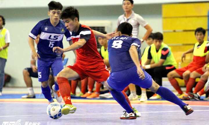 Futsal Việt Nam: 'Em ở nhà quê mới lên'