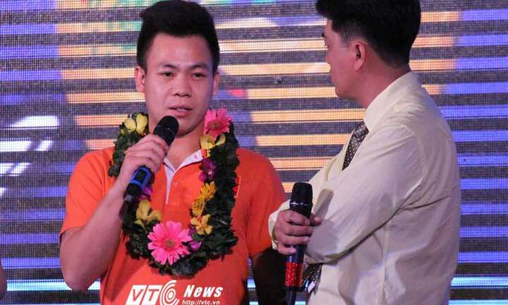 Thủ môn futsal Việt Nam giấu micro vì quá xấu hổ