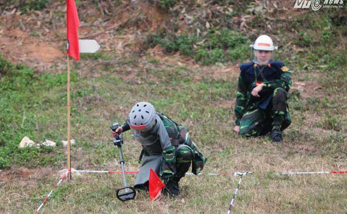 Việt Nam tổng duyệt chống khủng bố, rà phá mìn trước khi đi Ấn Độ diễn tập