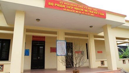 Hà Nội bêu tên cơ quan chểnh mảng, trụ sở xã vẫn 'cửa đóng, then cài'