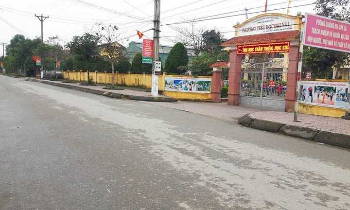 Chuyện lạ học sinh phải đóng tiền 'trả nợ' làm đường