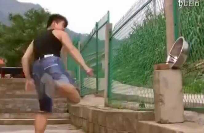Clip: ‘Cao thủ’ phi đũa xuyên thủng chậu