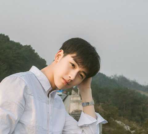 Chàng trai có khuôn mặt khiến các cô gái say đắm