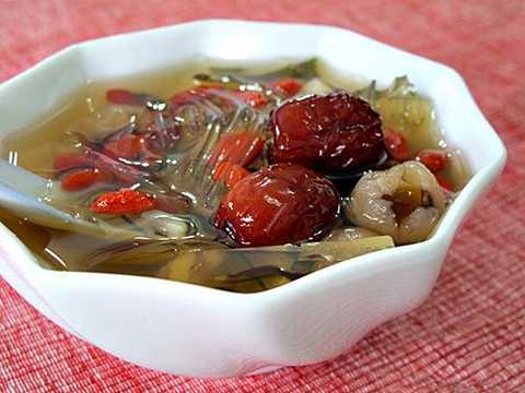 Đồ uống, món ăn giúp giải độc, chống 'phát hỏa'