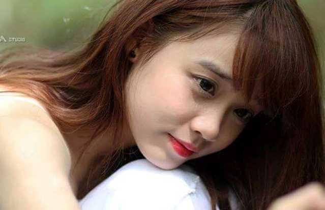 Vẻ đẹp trong sáng của cô gái sở hữu những clip gây 'bão' mạng